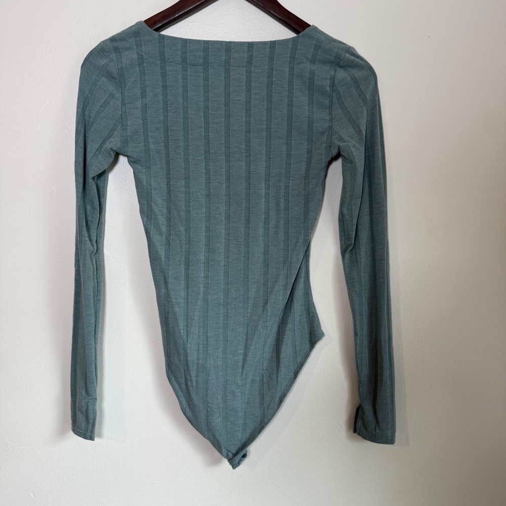 Forever 21 Ribbed Square Neck Long Sleeve Bodysuit Size Small Sage Green - Picture 2 of 3